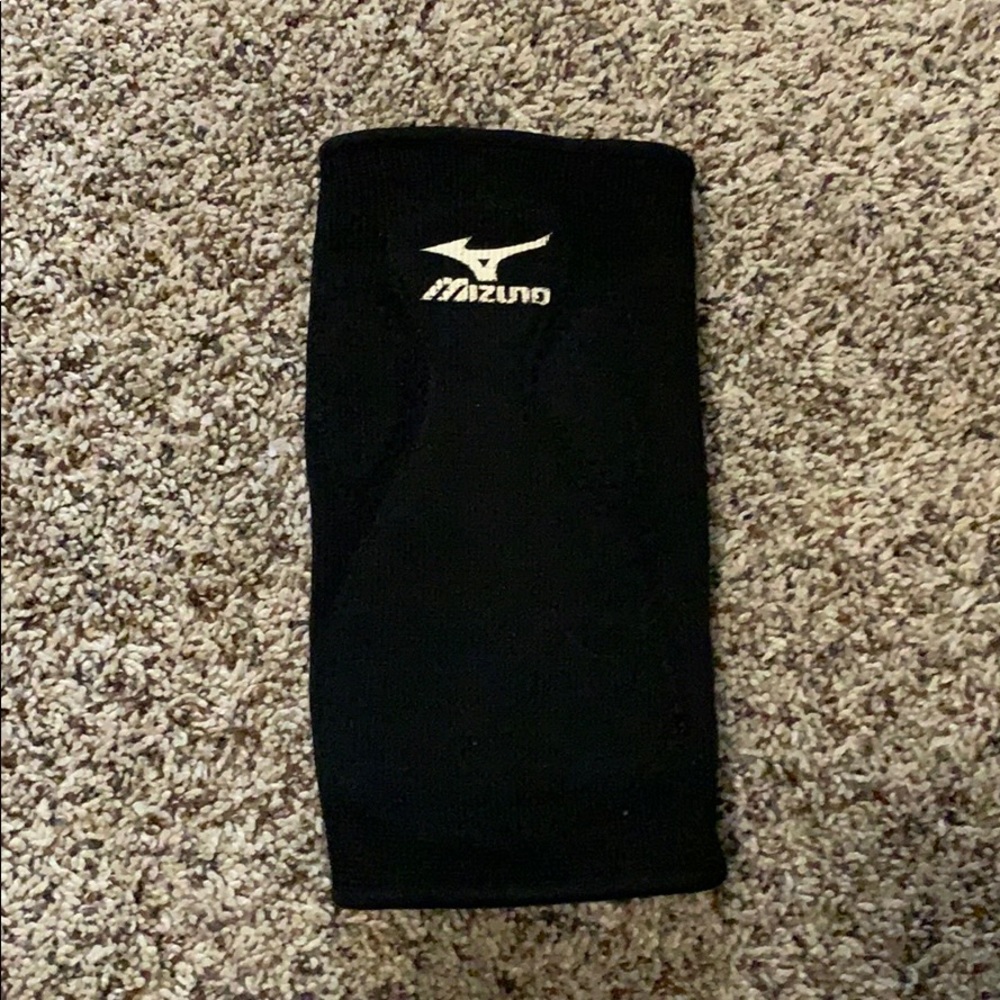 Softball knee pad used for sliding into bases